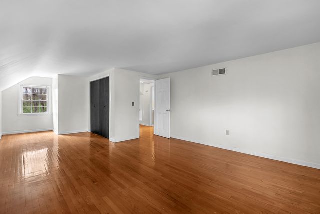 820 N 350 E, Valparaiso, IN 46383