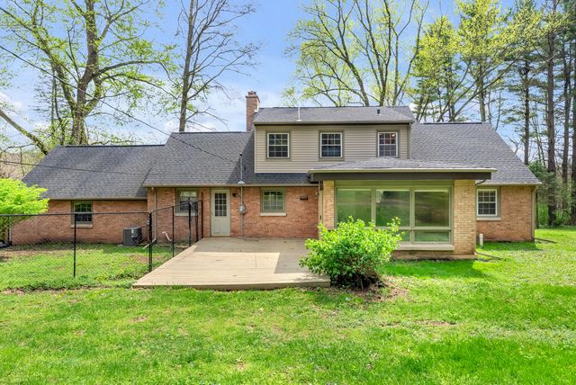 820 N 350 E, Valparaiso, IN 46383