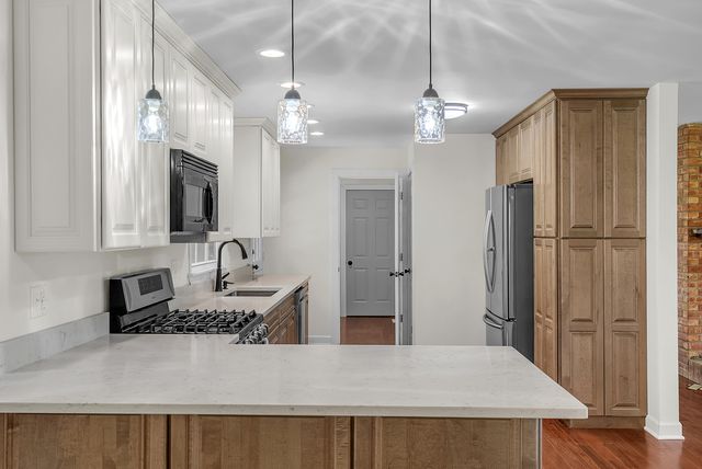 820 N 350 E, Valparaiso, IN 46383