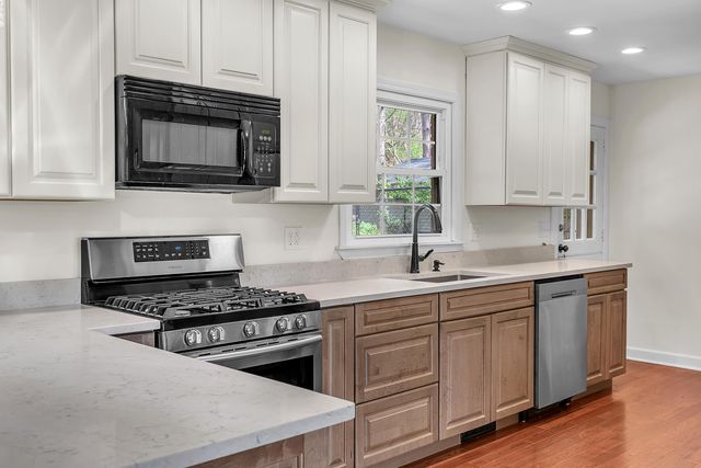 820 N 350 E, Valparaiso, IN 46383