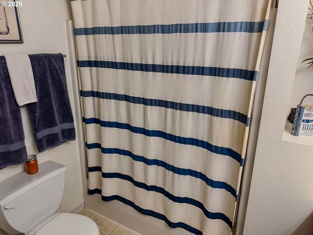 18309 PORTLAND Ave, Gladstone, OR 97027