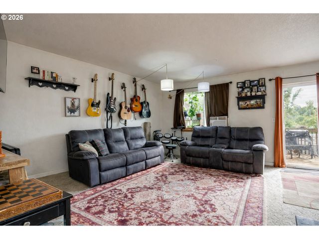 18309 PORTLAND Ave, Gladstone, OR 97027