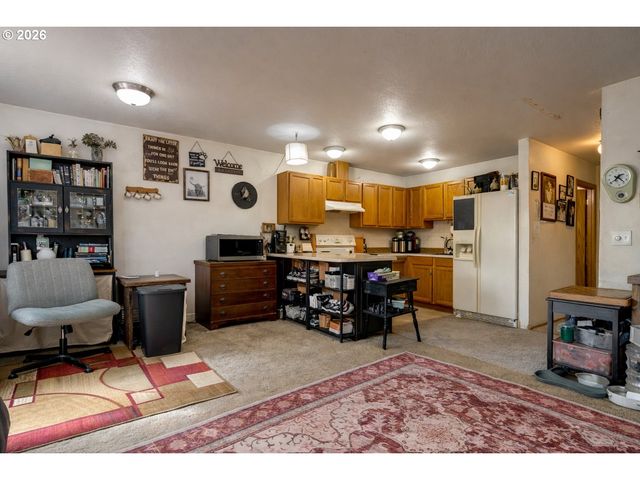18309 PORTLAND Ave, Gladstone, OR 97027