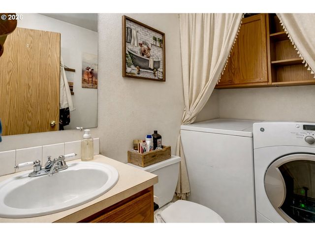18309 PORTLAND Ave, Gladstone, OR 97027