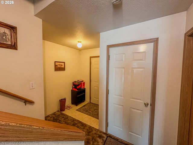 18309 PORTLAND Ave, Gladstone, OR 97027