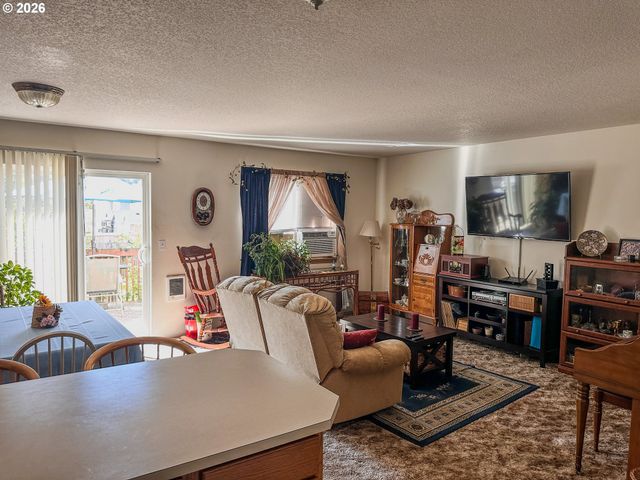 18309 PORTLAND Ave, Gladstone, OR 97027
