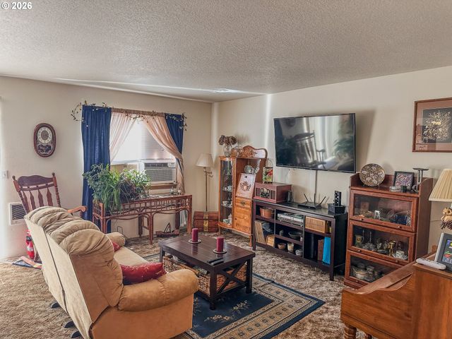 18309 PORTLAND Ave, Gladstone, OR 97027