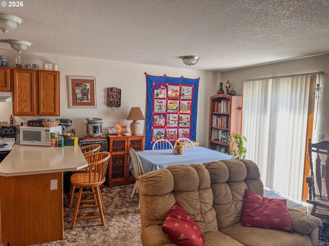 18309 PORTLAND Ave, Gladstone, OR 97027