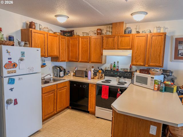 18309 PORTLAND Ave, Gladstone, OR 97027