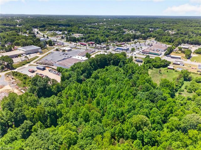 1461 National Highway, Thomasville, NC 27360