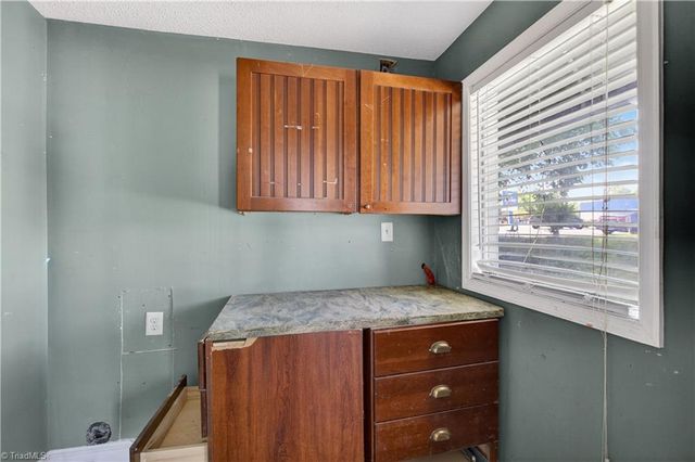 1461 National Highway, Thomasville, NC 27360