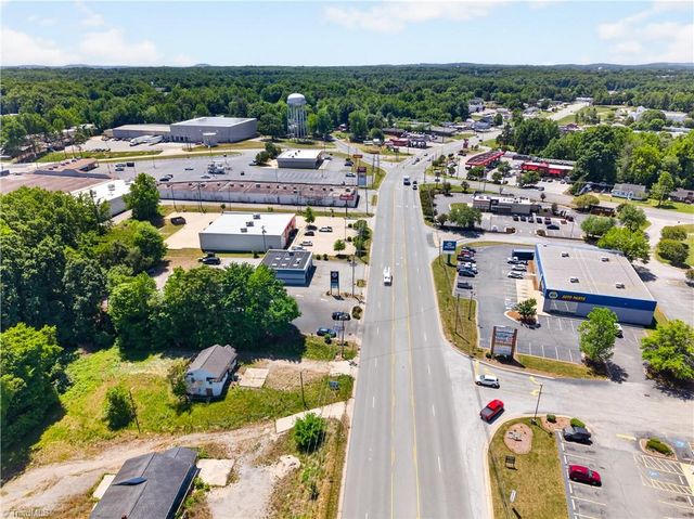 1461 National Highway, Thomasville, NC 27360