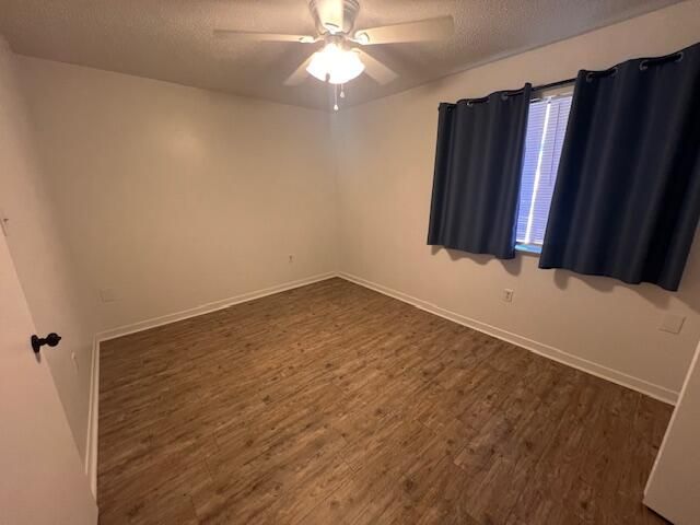 1925 Esplanade Street, Navarre, FL 32566