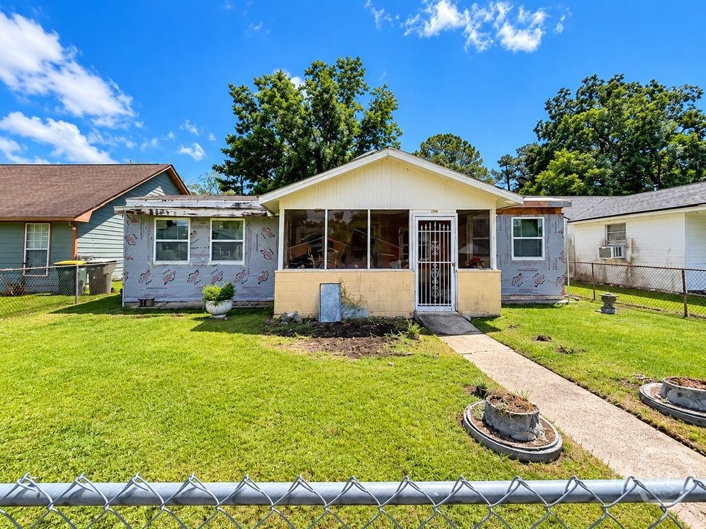 Image 1 of property listing at 1006 Crosby Street, Savannah, GA 31415