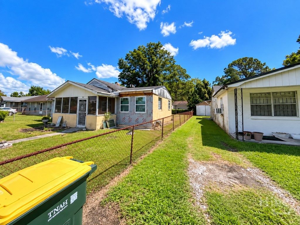 Image 3 of property listing at 1006 Crosby Street, Savannah, GA 31415