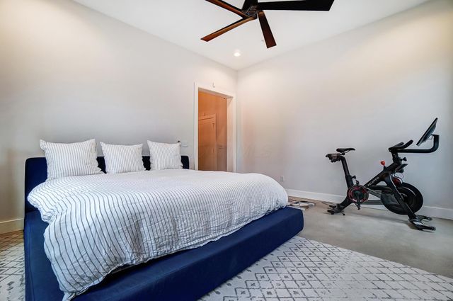 75 E Russell Street, Columbus, OH 43215