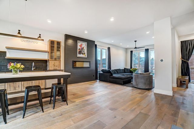 75 E Russell Street, Columbus, OH 43215