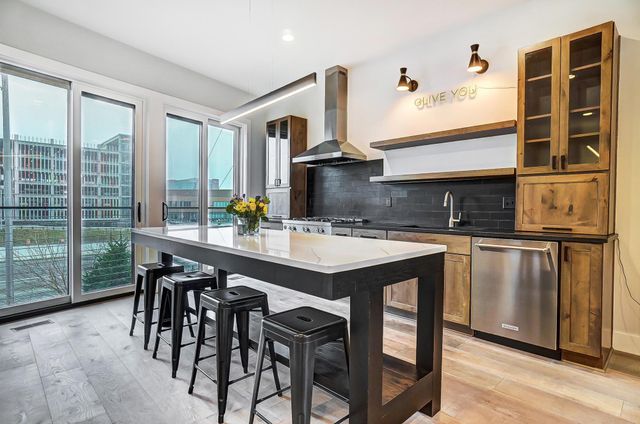 75 E Russell Street, Columbus, OH 43215