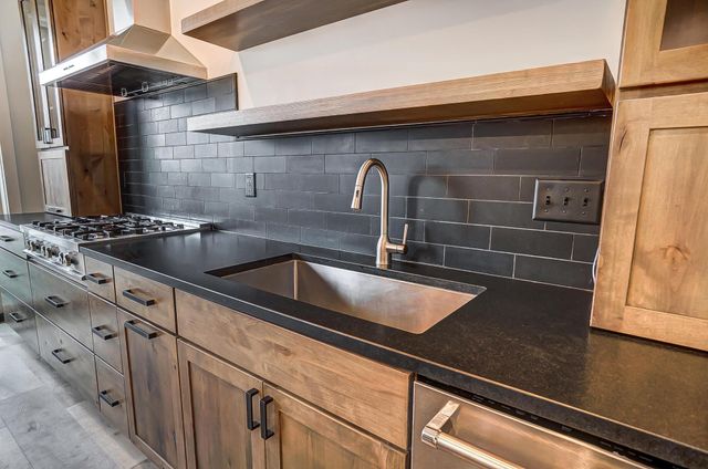 75 E Russell Street, Columbus, OH 43215