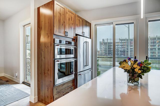 75 E Russell Street, Columbus, OH 43215