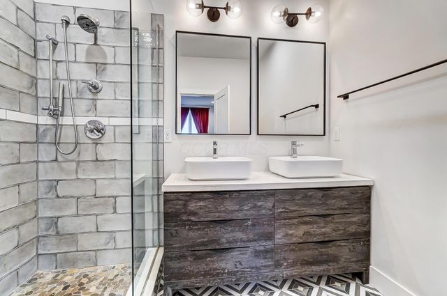 75 E Russell Street, Columbus, OH 43215