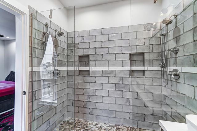 75 E Russell Street, Columbus, OH 43215