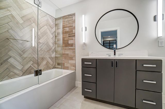 75 E Russell Street, Columbus, OH 43215