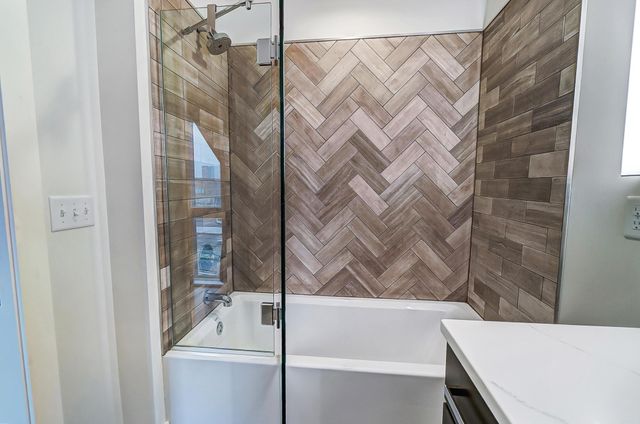 75 E Russell Street, Columbus, OH 43215