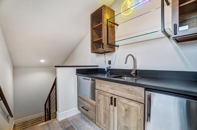 75 E Russell Street, Columbus, OH 43215