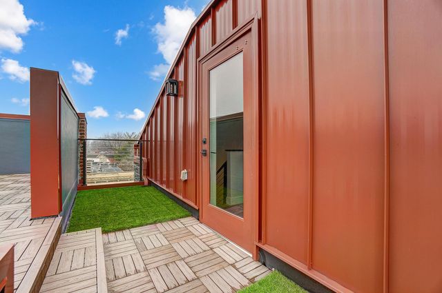 75 E Russell Street, Columbus, OH 43215