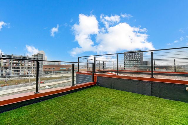 75 E Russell Street, Columbus, OH 43215