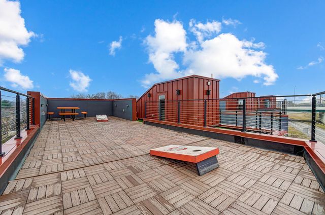 75 E Russell Street, Columbus, OH 43215