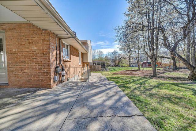 3220 Hartley CIR, Roanoke, VA 24018