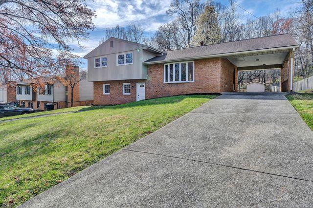 3220 Hartley CIR, Roanoke, VA 24018