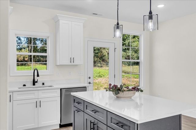 440 Sherwood Dr, Mcminnville, TN 37110
