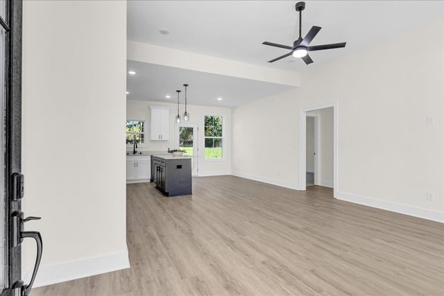 440 Sherwood Dr, Mcminnville, TN 37110