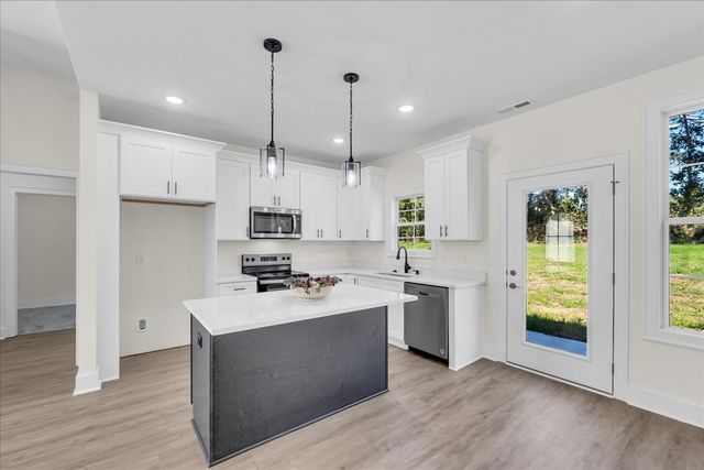440 Sherwood Dr, Mcminnville, TN 37110