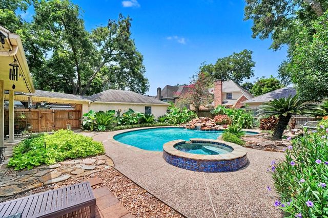 1018 Bittersweet Drive, Richmond, TX 77406