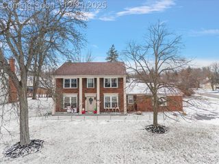 4250 Greenstown Drive, West Bloomfield Charter Township, MI 48323