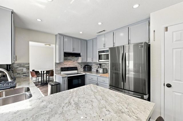2512 Burlwood Drive, Modesto, CA 95355