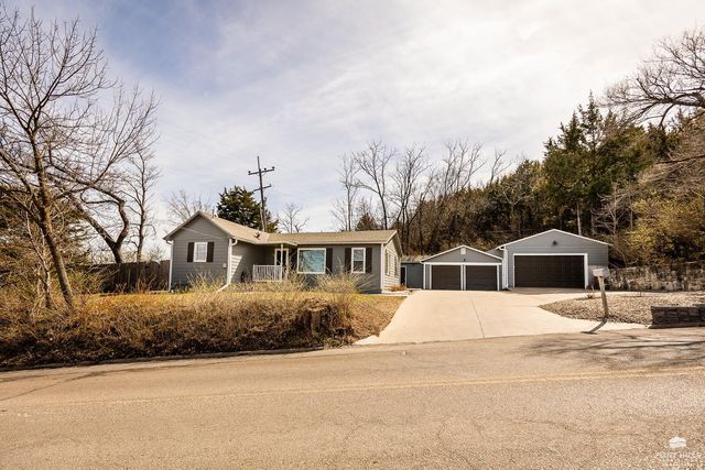 401 Ehlers Road, Manhattan, KS 66502