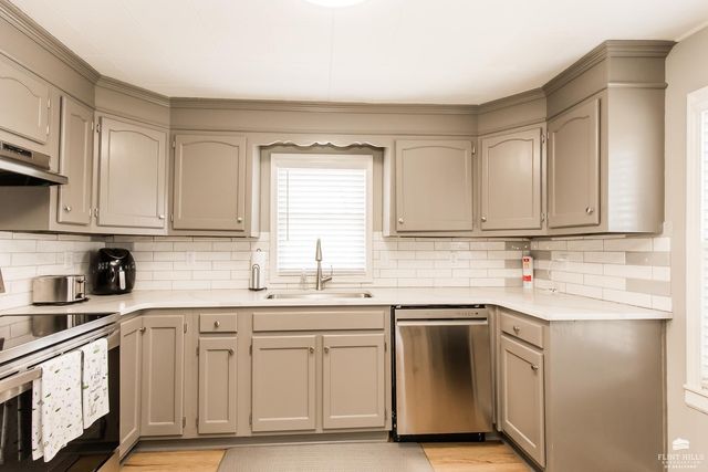 401 Ehlers Road, Manhattan, KS 66502