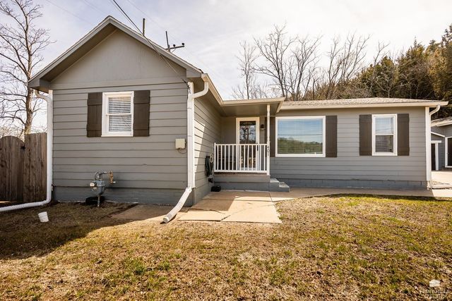 401 Ehlers Road, Manhattan, KS 66502