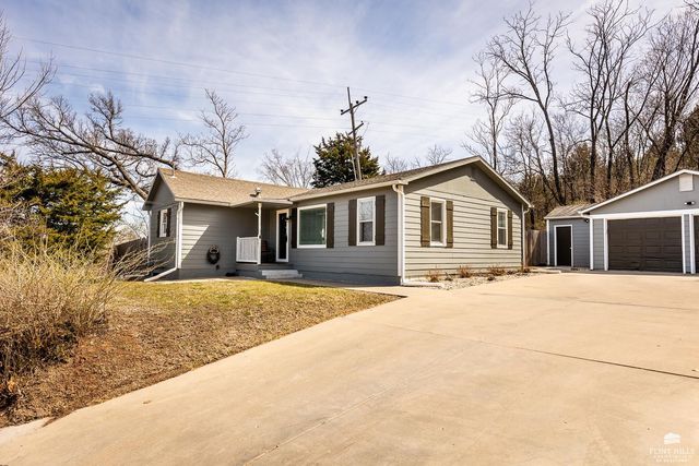 401 Ehlers Road, Manhattan, KS 66502