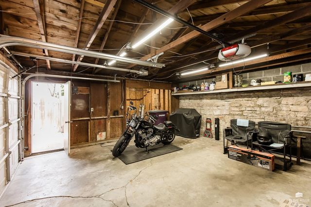 401 Ehlers Road, Manhattan, KS 66502