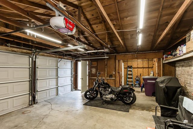 401 Ehlers Road, Manhattan, KS 66502