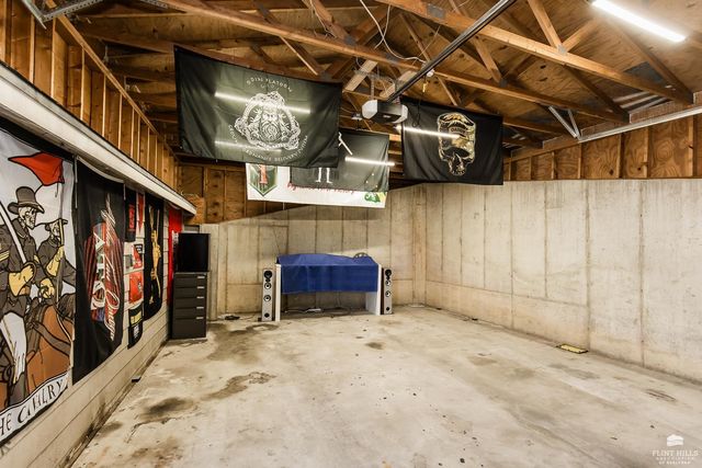 401 Ehlers Road, Manhattan, KS 66502