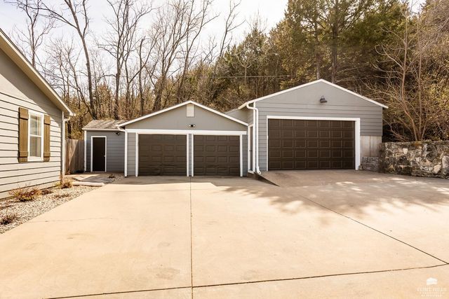 401 Ehlers Road, Manhattan, KS 66502