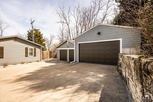 401 Ehlers Road, Manhattan, KS 66502