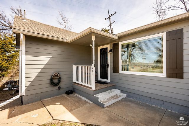 401 Ehlers Road, Manhattan, KS 66502